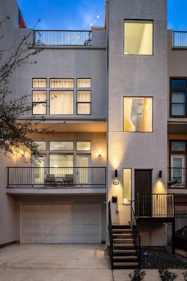 Lavish Downtown Home With Stunning Rooftop Deck Views Houston Exteriér fotografie